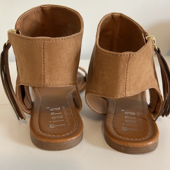 Tiara Los Angeles Tan Sandals - Picture 3 of 5